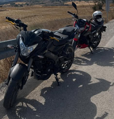 Pulsar NS200 Yan Görünüm